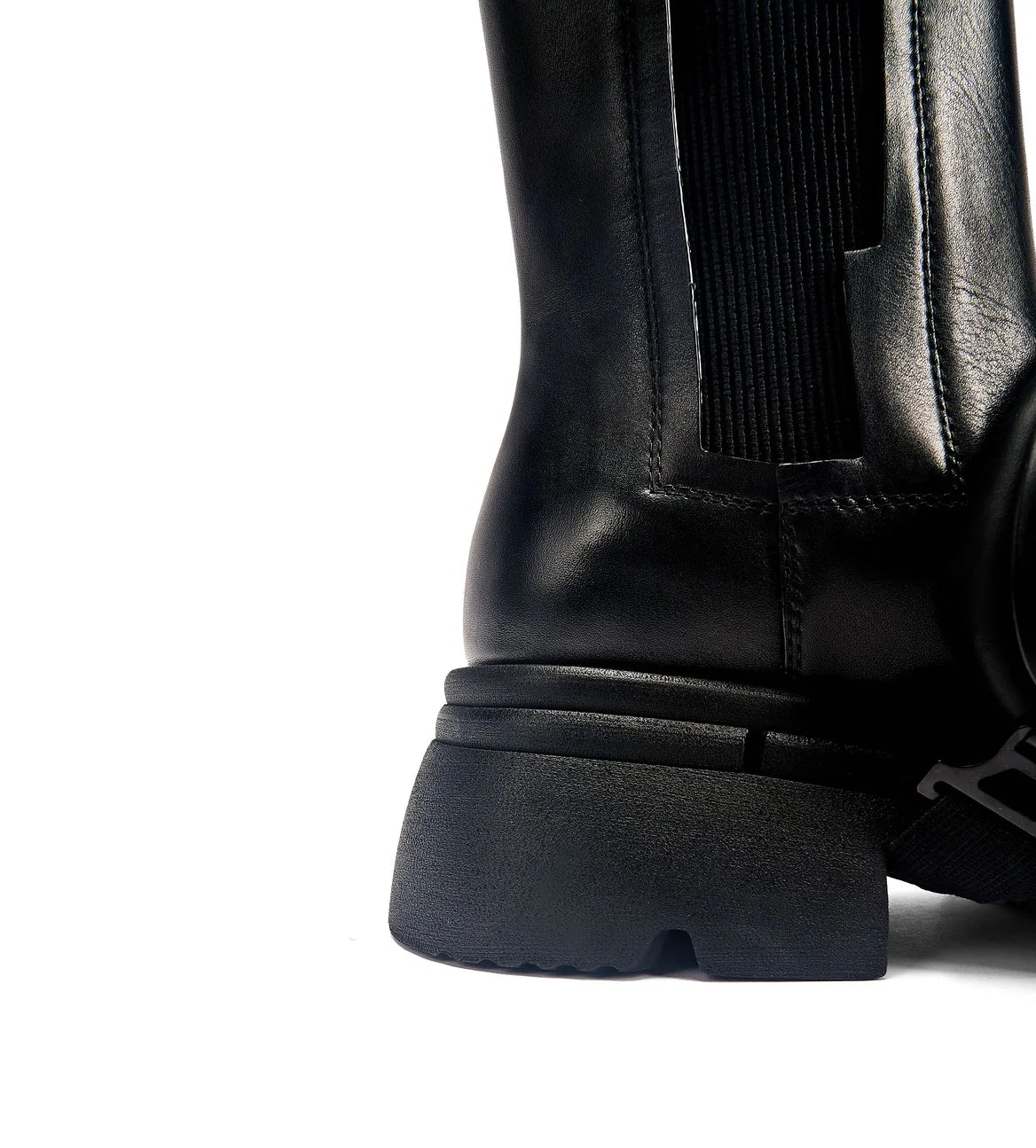 BOOTS 2070